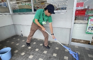 店頭タイルの清掃